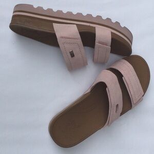 Reef sandals, size 7, light pink/peach shade